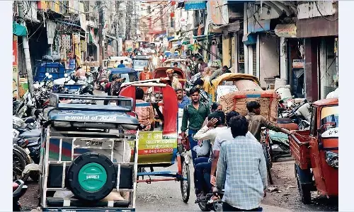 मुकादमगंज-अंधेरदेव रोड पर हर दस मिनट में लग रहा जाम