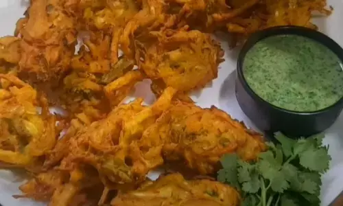 बारिश में ऐसे बनाएं क्रिस्पी पकोड़े, भूल नहीं पाएंगे ये लजीज स्वाद बारिश में ऐसे बनाएं क्रिस्पी पकोड़े, भूल नहीं पाएंगे ये लजीज स्वाद