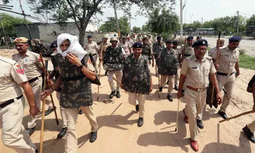 हरियाणा : शोभा यात्रा से पहले नूंह में धारा 144 लागू, इंटरनेट सेवाएं निलंबित हरियाणा : शोभा यात्रा से पहले नूंह में धारा 144 लागू, इंटरनेट सेवाएं निलंबित