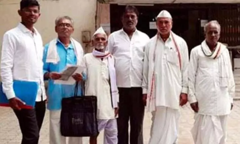 जब्ती वारंट देखते ही औद्योगिक विकास महामंडल के अधिकारी हुए कार्यालय से गायब जब्ती वारंट देखते ही औद्योगिक विकास महामंडल के अधिकारी हुए कार्यालय से गायब