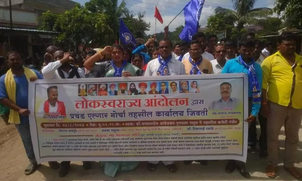 दो युवकों हत्या के आरोपियों की गिरफ्तारी की मांग को लेकर निकाला मोर्चा दो युवकों हत्या के आरोपियों की गिरफ्तारी की मांग को लेकर निकाला मोर्चा