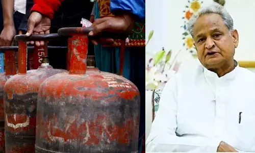 500 रुपये में गैस सिलेंडर देकर गहलोत ने दी महंगाई से राहत 500 रुपये में गैस सिलेंडर देकर गहलोत ने दी महंगाई से राहत
