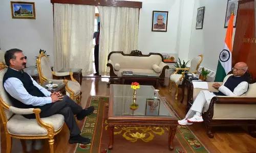 हिमाचल के मुख्यमंत्री ने प्रदेश के हालात को लेकर राज्यपाल से की मुलाकात