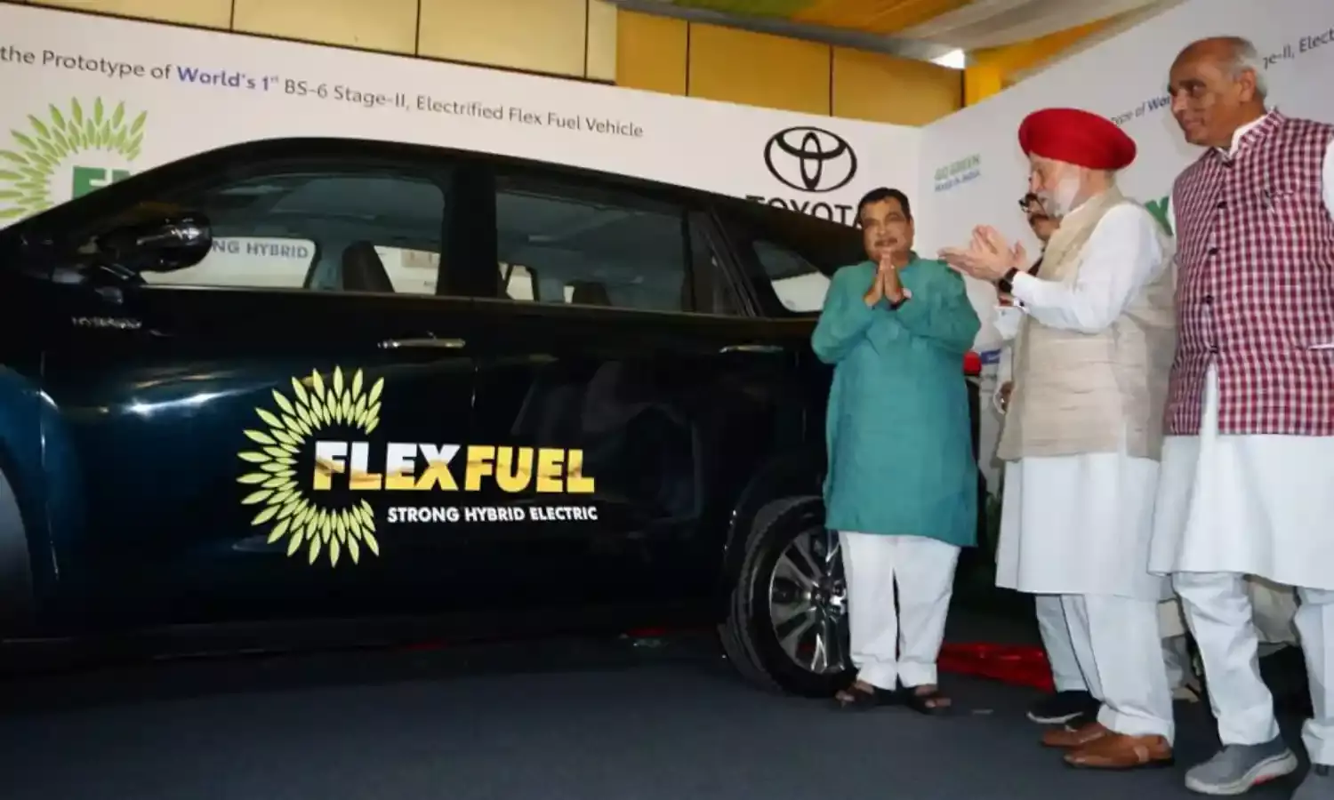 नितिन गडकरी ने दुनिया की पहली प्रोटोटाइप कार का किया अनावरण, कहा - अन्नदाता को ऊर्जादाता बनाना लक्ष्य