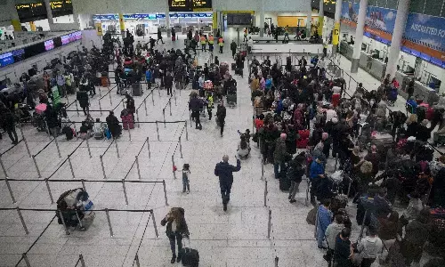 ब्रिटेन की एटीसी प्रणाली में बड़ी खराबी, 1200 से अधिक उड़ानें रद्द ब्रिटेन की एटीसी प्रणाली में बड़ी खराबी, 1200 से अधिक उड़ानें रद्द