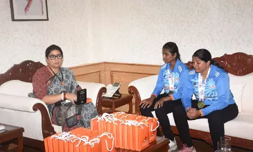 स्मृति ईरानी ने स्वर्ण पदक विजेता भारतीय महिला ब्लाइंड क्रिकेट टीम को सम्मानित किया