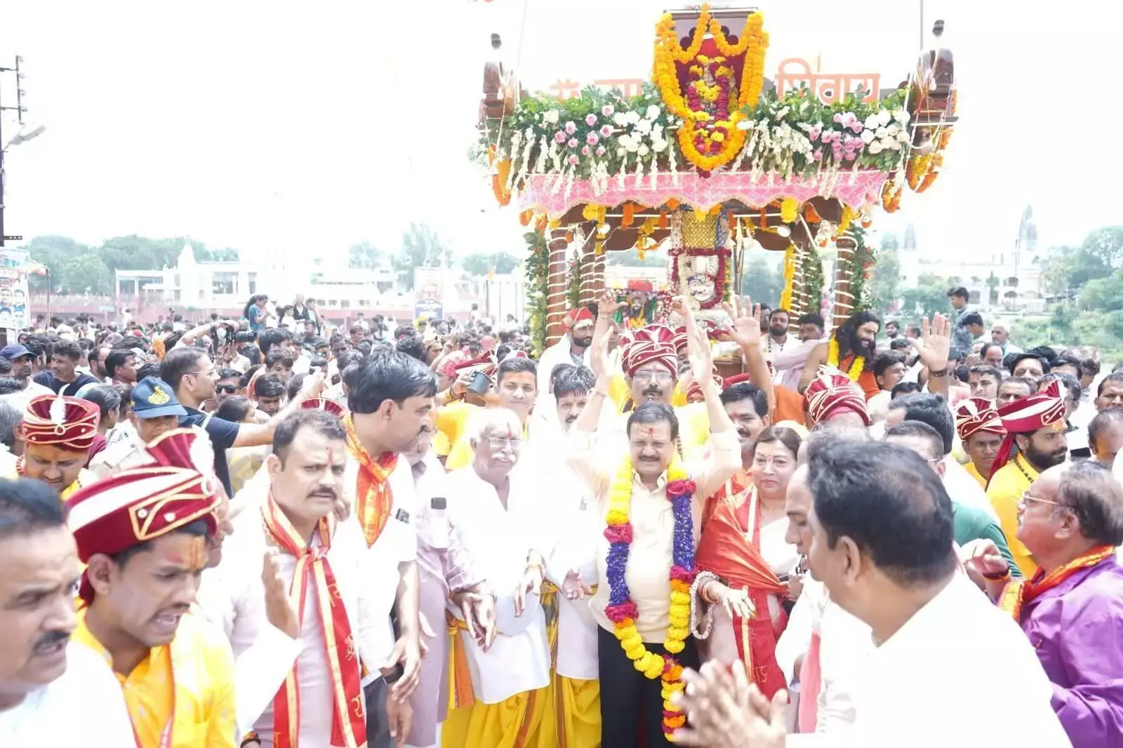 मध्य प्रदेश: भगवान पशुपतिनाथ से मिला कांग्रेस को जीत का आशीर्वाद, पूर्व मंत्री सज्जन सिंह वर्मा मंदसौर तथा उज्जैन में पालकी में हुए शामिल मध्य प्रदेश: भगवान पशुपतिनाथ से मिला कांग्रेस को जीत का आशीर्वाद, पूर्व मंत्री सज्जन सिंह वर्मा मंदसौर तथा उज्जैन में पालकी में हुए शामिल