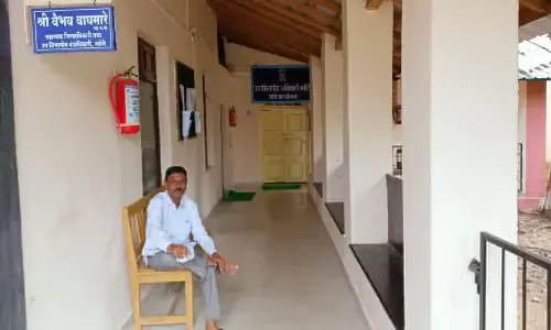 समय पर नहीं पहुंचे कर्मी तो एसडीएम ने कमरा किया सील