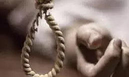 मां की फटकार से नाराज युवती ने लगाई फांसी मां की फटकार से नाराज युवती ने लगाई फांसी