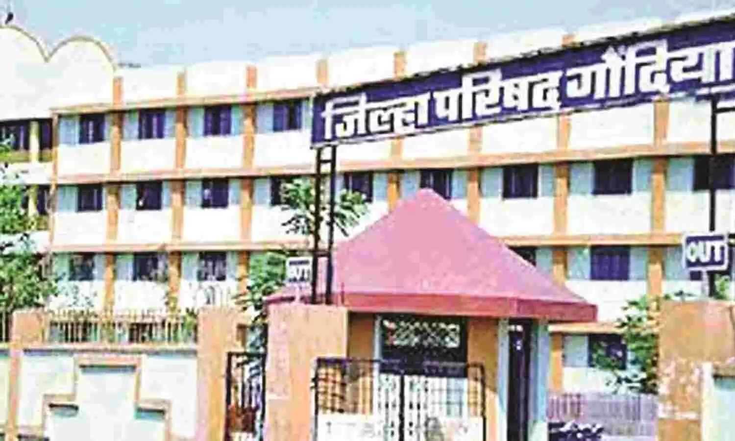 एक शिक्षक पर चार कक्षाओं का बोझ, रिक्त पदों पर नहीं हो रही भर्ती एक शिक्षक पर चार कक्षाओं का बोझ, रिक्त पदों पर नहीं हो रही भर्ती