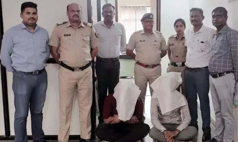 ऑनलाइन ठगी मामले के दो आरोपी सूरत से गिरफ्तार ऑनलाइन ठगी मामले के दो आरोपी सूरत से गिरफ्तार