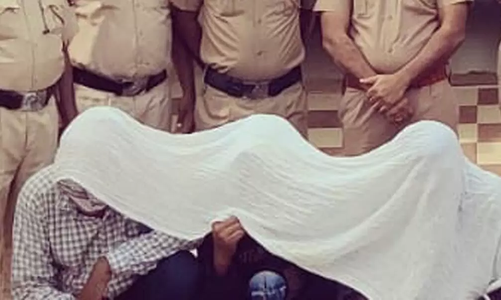नकली पुलिस गिरोह के मुखिया पर होगी एमपीडीए की कार्रवाई नकली पुलिस गिरोह के मुखिया पर होगी एमपीडीए की कार्रवाई