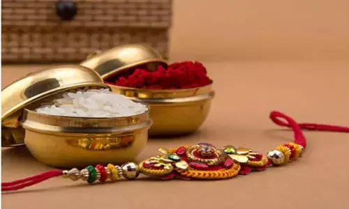 डाक विभाग के माध्यम से देवी-देवताओं के लिए तीन हजार से अधिक राखियां भेजीं डाक विभाग के माध्यम से देवी-देवताओं के लिए तीन हजार से अधिक राखियां भेजीं