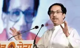 होर्डिंग लगा कर उद्धव को दिलाई बाला साहेब के कांग्रेस विरोध की याद होर्डिंग लगा कर उद्धव को दिलाई बाला साहेब के कांग्रेस विरोध की याद