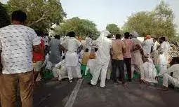 इंडिया की बैठक से पहले किसानों का मोर्चा इंडिया की बैठक से पहले किसानों का मोर्चा