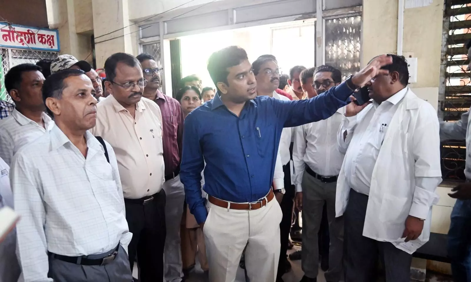 डाक्टरों के आने-जाने के समय पर अस्पताल प्रशासन ध्यान दे : जिलाधीश डाक्टरों के आने-जाने के समय पर अस्पताल प्रशासन ध्यान दे : जिलाधीश