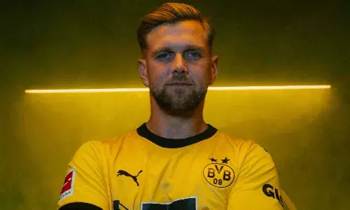 ब्रेमेन के स्ट्राइकर निकलस फुलक्रग डॉर्टमंड में शामिल