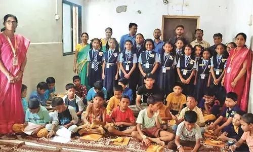 छात्रों ने अनाथालय के बच्चों के साथ मनाई राखी