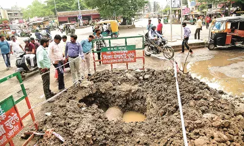 पेयजल को तरस रहा महानगर का अधिकांश इलाका पेयजल को तरस रहा महानगर का अधिकांश इलाका