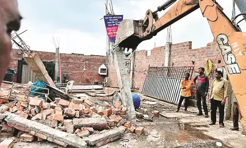 अतिक्रमण पर फिर चला हथौड़ा अतिक्रमण पर फिर चला हथौड़ा