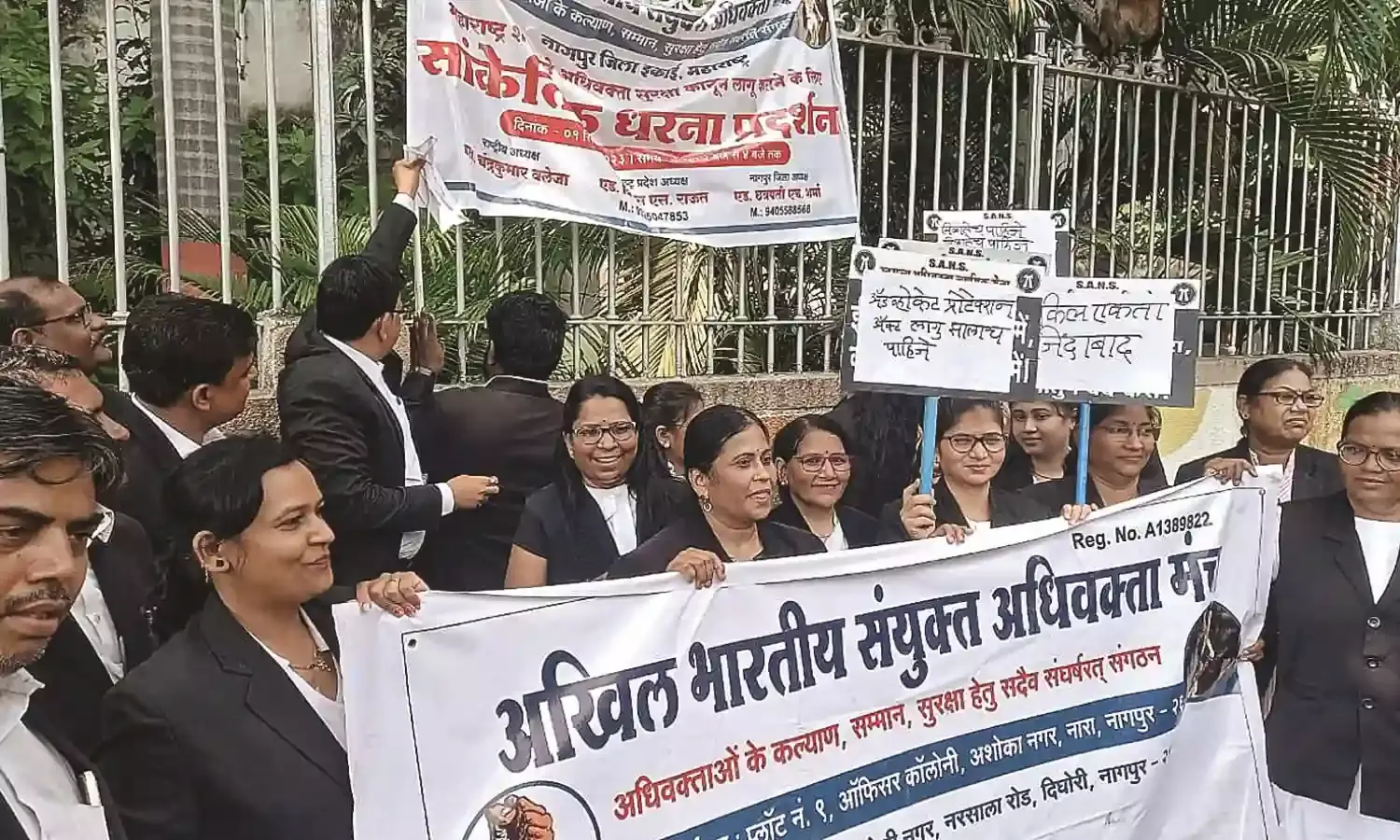 एडवोकेट प्रोटेक्शन एक्ट के लिए वकीलों ने किया प्रदर्शन