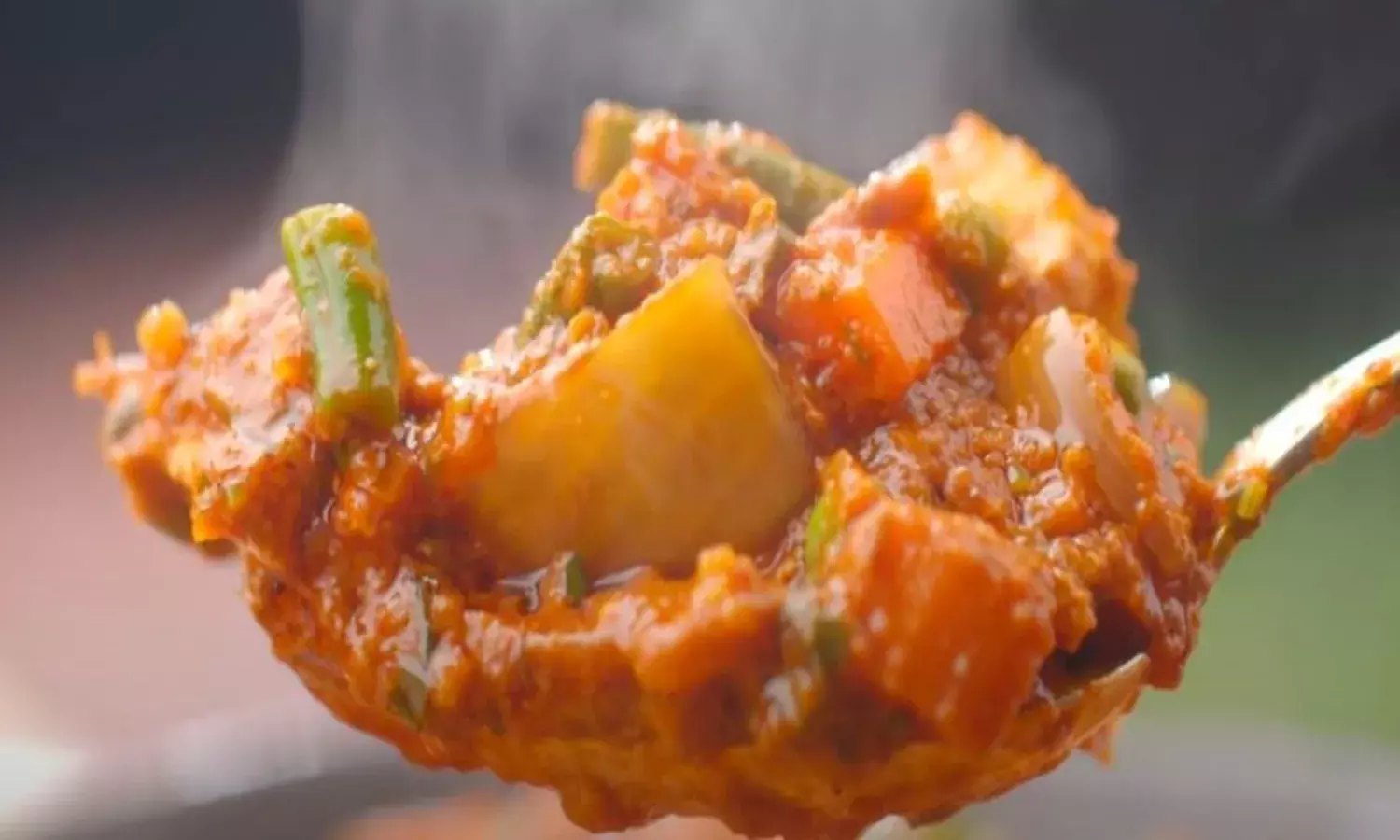 Veg Kolhapuri: अपने हाथों से बनाएं वेज कोल्हापुरी, मेहमान नहीं भूल पाएंगे स्वाद