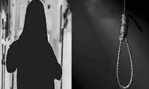 फांसी लगाकर महिला ने की आत्महत्या फांसी लगाकर महिला ने की आत्महत्या