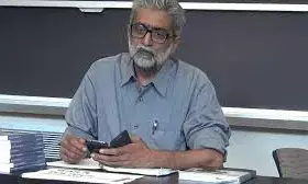 शीर्ष अदालत ने नवलखा को घर में नजरबंद करने की अनुमति देने वाले पहले आदेश पर संदेह जताया