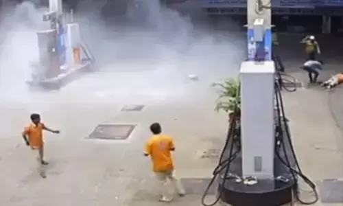 गुरुग्राम : पेमेंट को लेकर बहस के बाद युवकों ने सीएनजी पंप कर्मियों को पीटा, दो गिरफ्तार गुरुग्राम : पेमेंट को लेकर बहस के बाद युवकों ने सीएनजी पंप कर्मियों को पीटा, दो गिरफ्तार