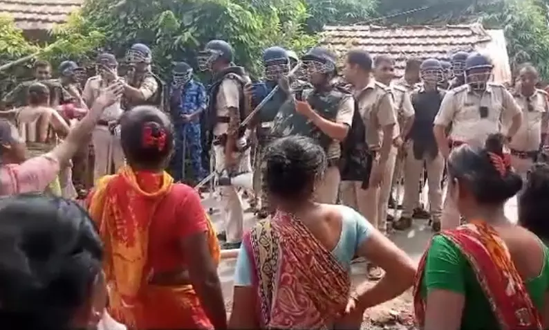 पश्चिम बंगाल के हावड़ा जिले में हिरासत में युवक की मौत पर तनाव पश्चिम बंगाल के हावड़ा जिले में हिरासत में युवक की मौत पर तनाव