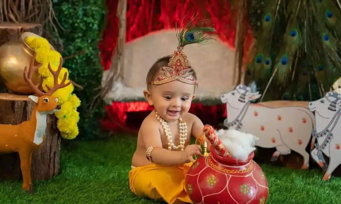जन्माष्टमी के मौके पर अपने छोटे बच्चों को श्री कृष्ण के रुप में सजाना चाहते हैं तो इन खास बातों का रखें ध्यान जन्माष्टमी के मौके पर अपने छोटे बच्चों को श्री कृष्ण के रुप में सजाना चाहते हैं तो इन खास बातों का रखें ध्यान