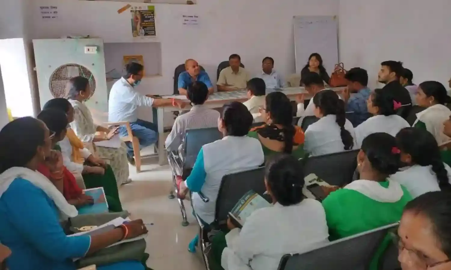 सीएमएचओ ने ली अजयगढ ब्लाक की बैठक