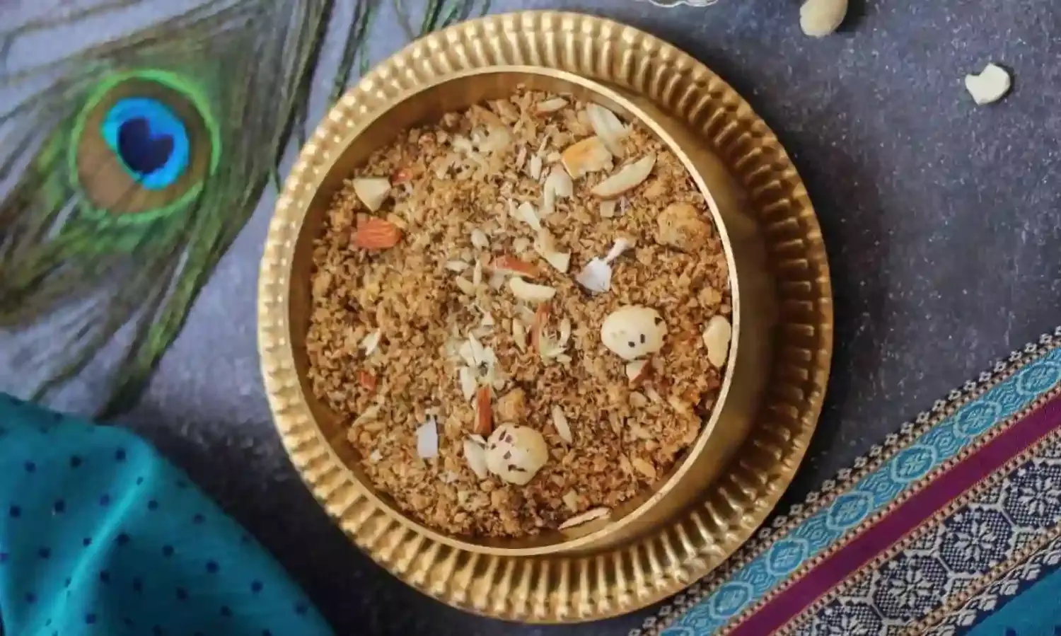कृष्ण जन्माष्टमी पर इस आसान रेसिपी से धनिया पंजीरी बनाकर, भगवान को लगाएं भोग