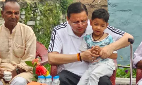 बागेश्वर पहुंचे सीएम धामी ने बिना प्रोटोकॉल सड़कों पर लोगों से किया संवाद