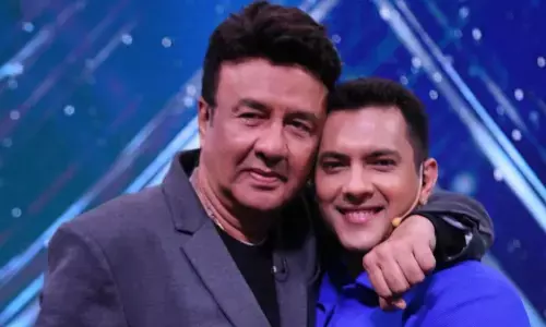 आदित्य नारायण ने अनु मलिक को दिया बॉलीवुड में अपने पहले म्यूजिकल ब्रेक का श्रेय