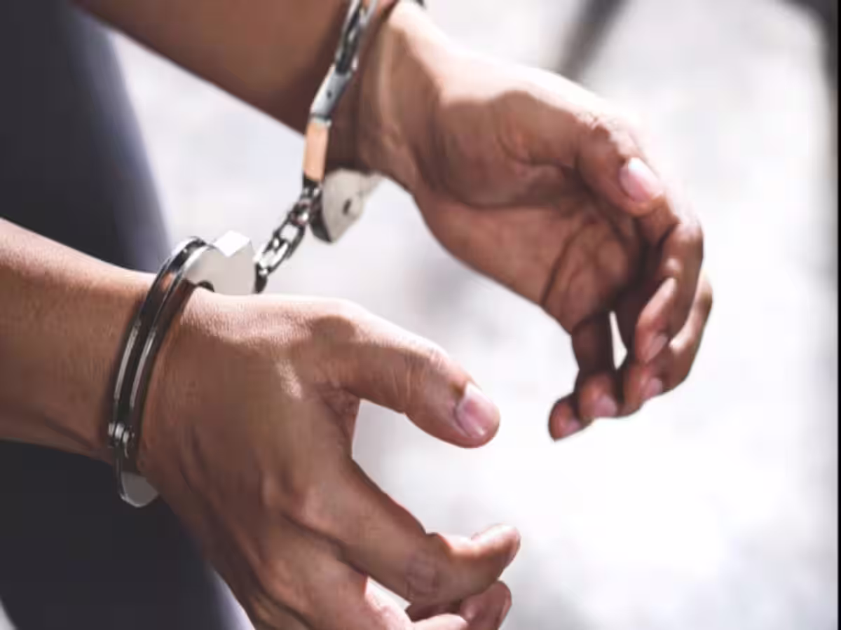 नवी मुंबई में नशे के सौदागरों पर पुलिस ने कसी नकेल नवी मुंबई में नशे के सौदागरों पर पुलिस ने कसी नकेल