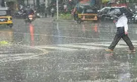 पसीना-पसीना होने के बाद संडे ने दी राहत, कुछ मिनट तक जोरदार हुई बारिश पसीना-पसीना होने के बाद संडे ने दी राहत, कुछ मिनट तक जोरदार हुई बारिश