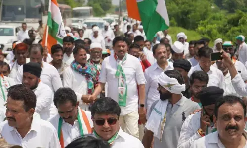 सरकार की नाकामियों के खिलाफ कांग्रेस की जनसंवाद यात्रा की शुरुआत, मराठवाडा में तनाव के चलते यात्रा स्थगित सरकार की नाकामियों के खिलाफ कांग्रेस की जनसंवाद यात्रा की शुरुआत, मराठवाडा में तनाव के चलते यात्रा स्थगित