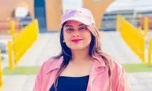 मुंबई के फ्लैट में नौकर ने छत्तीसगढ़ की प्रशिक्षु एयर-होस्टेस का गला काटा, पकड़ा गया मुंबई के फ्लैट में नौकर ने छत्तीसगढ़ की प्रशिक्षु एयर-होस्टेस का गला काटा, पकड़ा गया