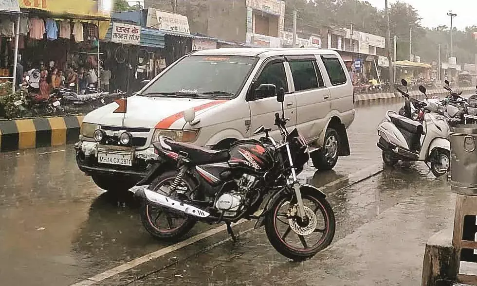 गाज ने ली दो की जान, बाढ़ में बहे दो बैल और गाय, बाल-बाल बचा किसान