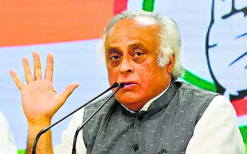 इंडिया की जगह भारत लिखने पर सियासत तेज, कांग्रेस ने पूछा -इतना डर क्यों