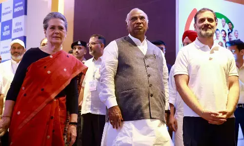 खड़गे संसद के विशेष सत्र की रणनीति पर इंडिया के सांसदों के साथ मंगलवार को करेंगे चर्चा खड़गे संसद के विशेष सत्र की रणनीति पर इंडिया के सांसदों के साथ मंगलवार को करेंगे चर्चा