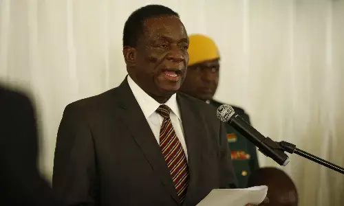 जिम्बाब्वे के नवनिर्वाचित राष्ट्रपति ने ली शपथ