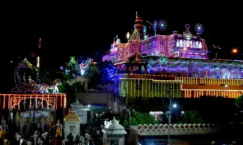 मथुरा में जन्माष्टमी उत्सव इसरो वैज्ञानिकों को समर्पित मथुरा में जन्माष्टमी उत्सव इसरो वैज्ञानिकों को समर्पित