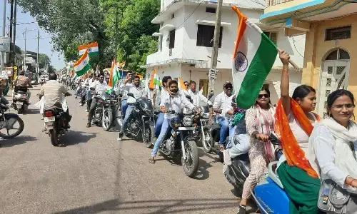 पटवारियों की हड़ताल जारी, नगर में निकली तिरंगा यात्रा कलेक्ट्रेट के बाहर की जमकर नारेबाजी पटवारियों की हड़ताल जारी, नगर में निकली तिरंगा यात्रा कलेक्ट्रेट के बाहर की जमकर नारेबाजी