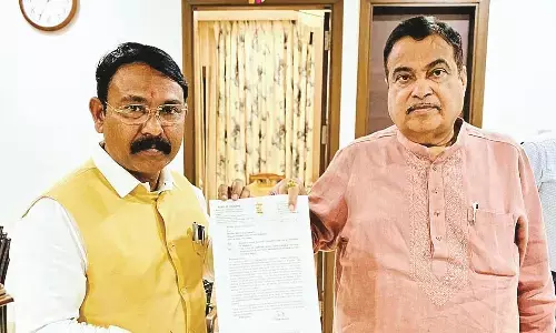 अशोक लेलैंड कंपनी के गडेगांव का यूनिट बंद होने से कामगार परेशान अशोक लेलैंड कंपनी के गडेगांव का यूनिट बंद होने से कामगार परेशान