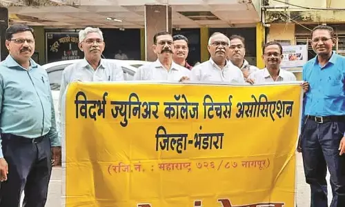 शिक्षाधिकारी कार्यालय के सामने दिया धरना, पुरानी पेंशन की मांग को लेकर शिक्षक संगठन में आक्रोश शिक्षाधिकारी कार्यालय के सामने दिया धरना, पुरानी पेंशन की मांग को लेकर शिक्षक संगठन में आक्रोश
