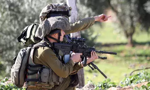 इजरायली सैनिकों ने वेस्ट बैंक में फिलिस्तीनी बंदूकधारी को मार गिराया