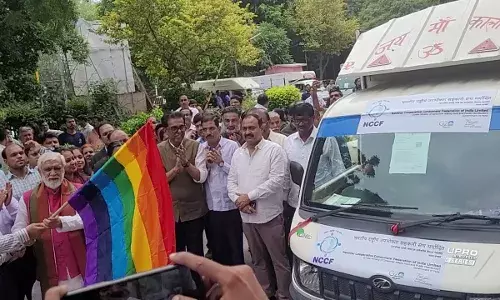 केन्द्रीय मंत्री ने सस्ता प्याज-दाल बेचने रवाना की 75 मोबाइल वैन