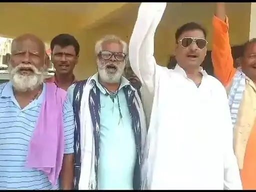 पन्ना में अविवाहितों का प्रदर्शन, बनाया जाये रडुआ कल्याण आयोग पन्ना में अविवाहितों का प्रदर्शन, बनाया जाये रडुआ कल्याण आयोग